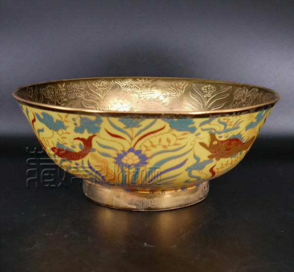 極罕見的明《成化金黃地五彩浮雕魚藻紋大碗》鑑賞 極罕見的明《成化金黃地五彩浮雕魚藻紋大碗》鑑賞