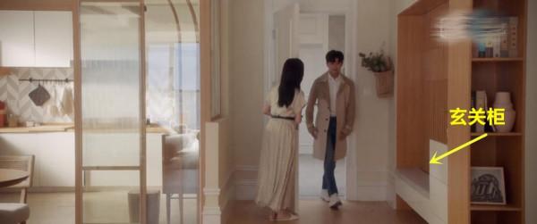 比起周生辰，時宜的條件也不差，20幾歲事業有成，住在外灘附近