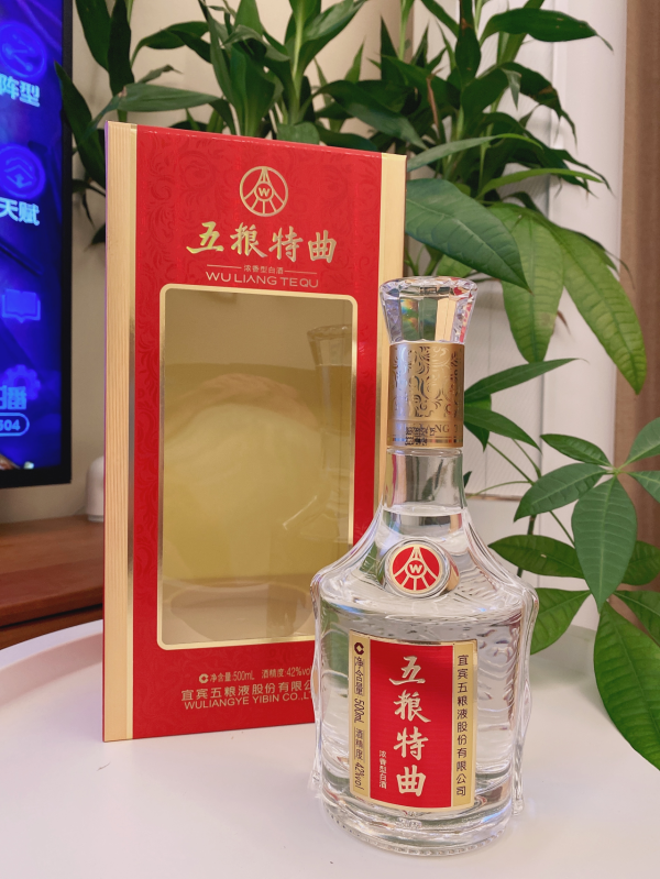 每逢佳節必喝酒,感情都在酒裡頭。自飲送禮三款五糧濃香產品推薦 每逢佳節必喝酒,感情都在酒裡頭。自飲送禮三款五糧濃香產品推薦