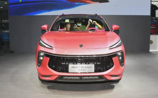 誰才是適合家用的精品國貨？風行T5 EVO對比捷途X70