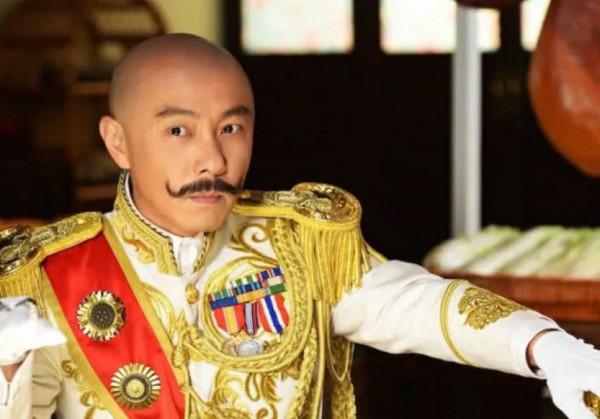 張衛健：結婚20年，至今無子，他的故事遠比你想象得更精彩