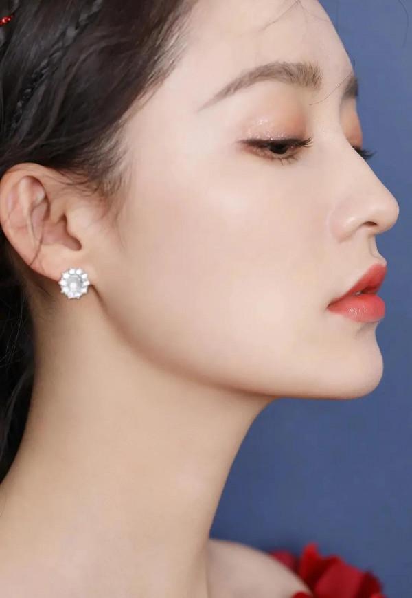 李沁 甜美溫柔 如清泉