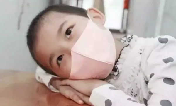7歲白血病女孩對父母連說6聲“謝謝”後,自己拔掉氧氣離世 7歲白血病女孩對父母連說6聲“謝謝”後,自己拔掉氧氣離世