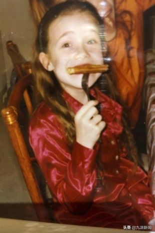 英國女子8 歲時寫信裝漂流瓶扔海里，25年後真的收到回信