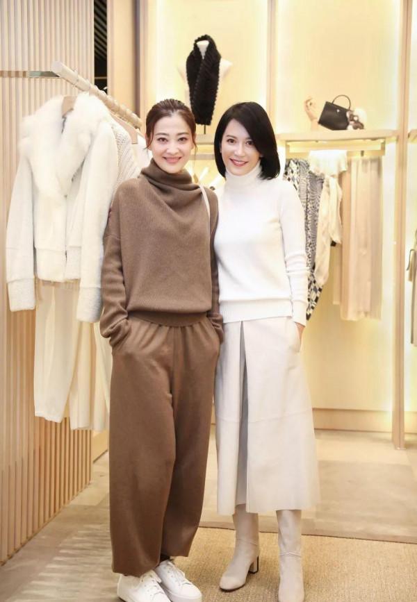 俞飛鴻梅婷同框亮相,兩人穿同色系優雅清爽,70後女人最美的樣子 俞飛鴻梅婷同框亮相,兩人穿同色系優雅清爽,70後女人最美的樣子