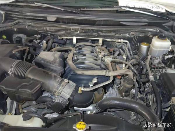 V8的豐田陸巡太罕見！開了11年還能賣50萬，可以買兩輛同年的X5