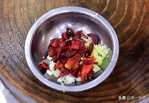 酸辣土豆絲想要做得好吃,切記不要直接下鍋炒,廚師長教你如何做 酸辣土豆絲想要做得好吃,切記不要直接下鍋炒,廚師長教你如何做