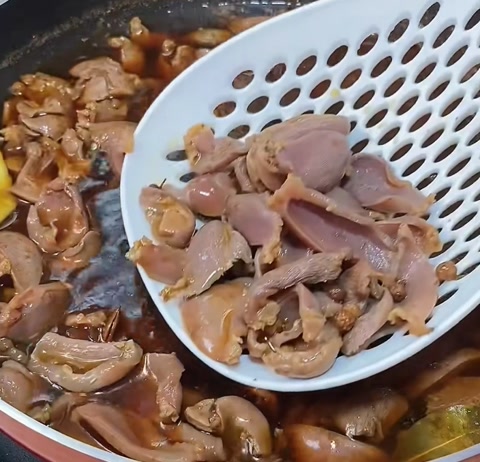 涼拌雞胗比燉的好吃太多了，酸辣開胃，全家誇你是大廚