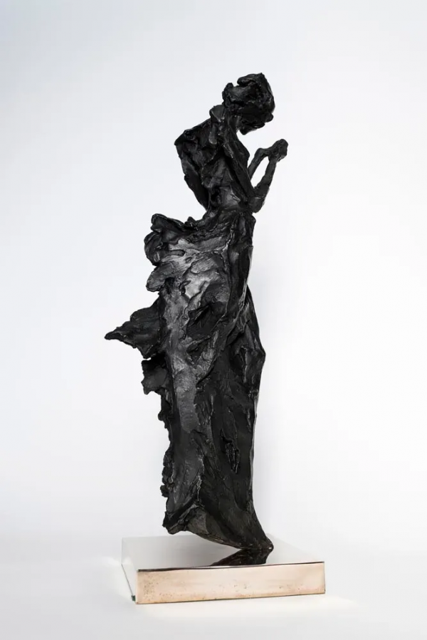 “風乾”的雕塑，Georgiana Anstruther 眼中的人物形象