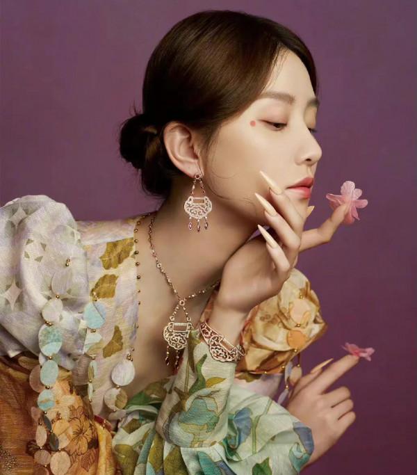 劉詩詩時尚大片不給力，道具佈局假的明顯，後期製作團隊該下崗了