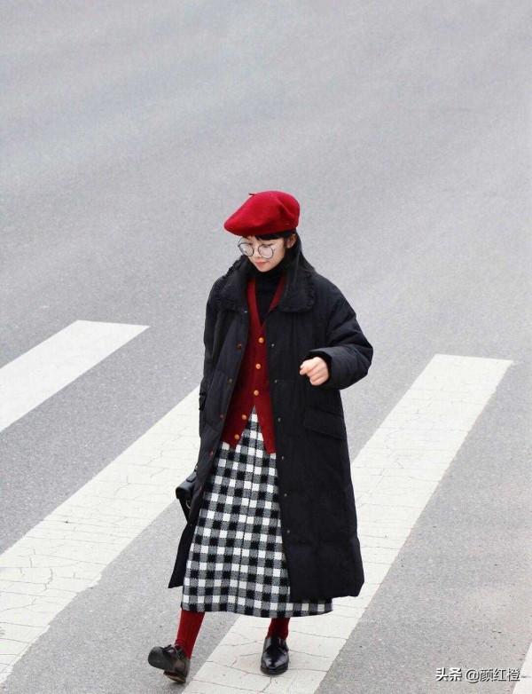 冬天穿搭不懂配色?試試黑紅配吧,成熟穩重又有氣場,誰穿誰美 冬天穿搭不懂配色?試試黑紅配吧,成熟穩重又有氣場,誰穿誰美
