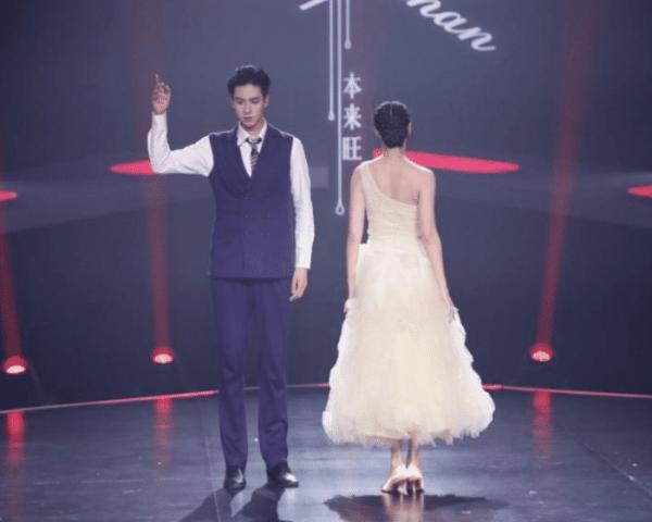 自以為又帥又紅,假唱連嘴巴都懶得張了,自己紅不紅心裡沒數嗎? 自以為又帥又紅,假唱連嘴巴都懶得張了,自己紅不紅心裡沒數嗎?