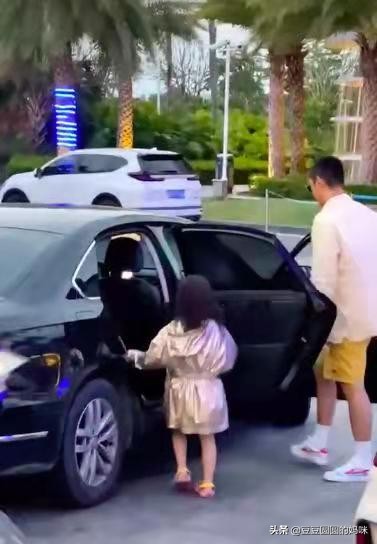 霍思燕的育兒大法：圈養女兒，放養兒子，嗯哼成了別人家的小孩