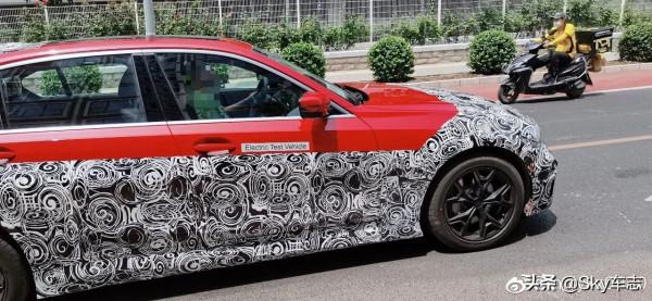 我看到了中期改款寶馬3系的內飾，應該長這樣...