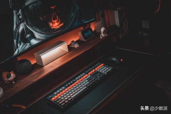 來分享 5 位作者好看又高效的桌面佈置