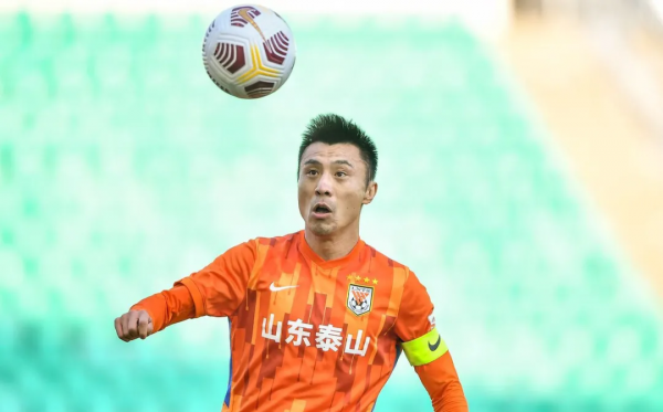 鄭錚：11年前遺憾缺席頒獎禮，如今作為隊長捧起火神杯