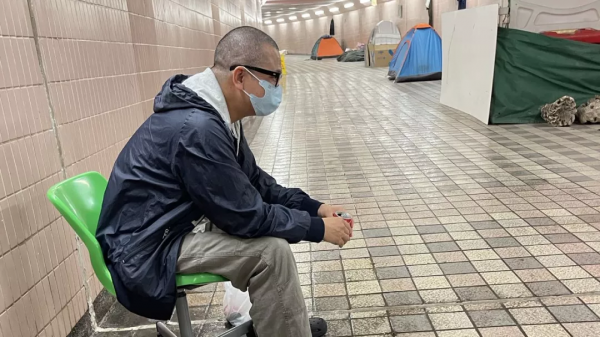 住在香港的地下通道里