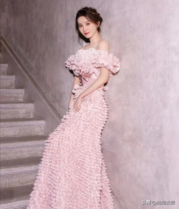 劉詩詩登上《時尚芭莎》閉年刊,baby新封面返璞歸真,偽素顏出鏡 劉詩詩登上《時尚芭莎》閉年刊,baby新封面返璞歸真,偽素顏出鏡