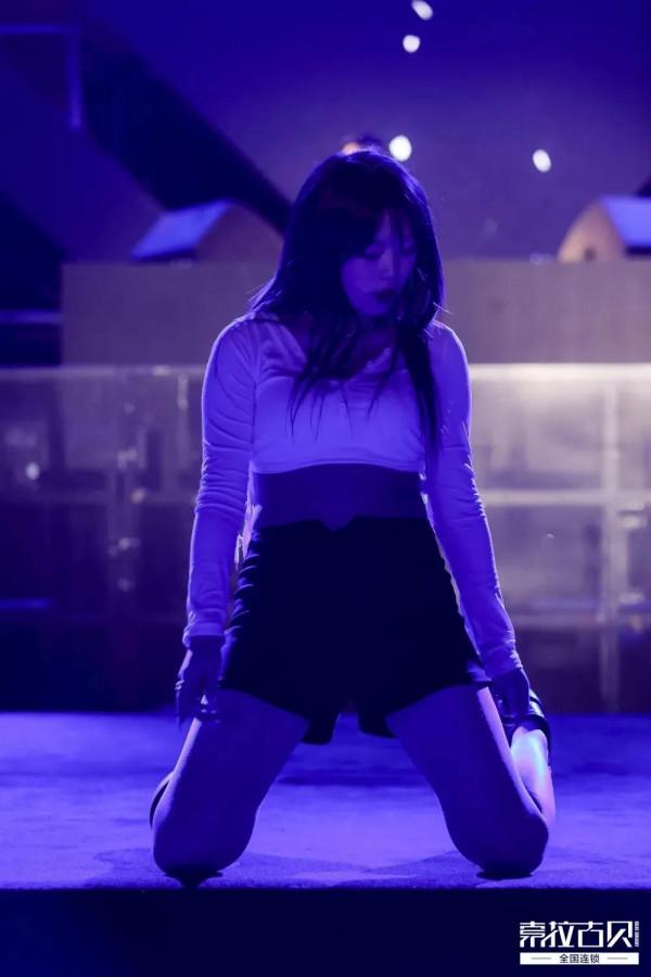 華夏文化園裡辦千人電音狂歡派對！這家公司太讚了....