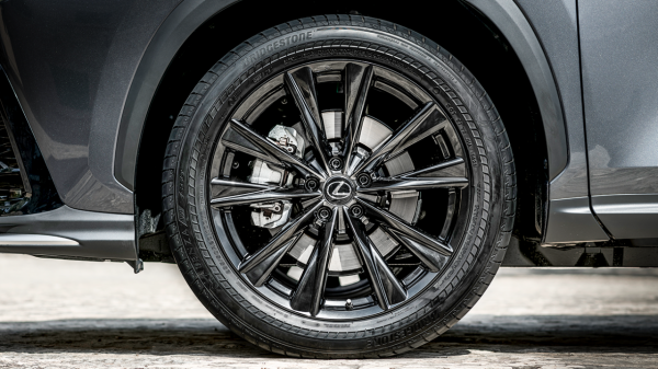 比同平臺RAV4貴15萬......買雷克薩斯NX真是智商稅? 比同平臺RAV4貴15萬......買雷克薩斯NX真是智商稅?