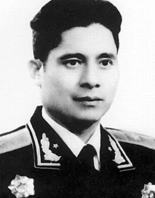 張銍秀有多牛？臨危受命，南疆痛揍越軍5年，70歲離休創軍史紀錄