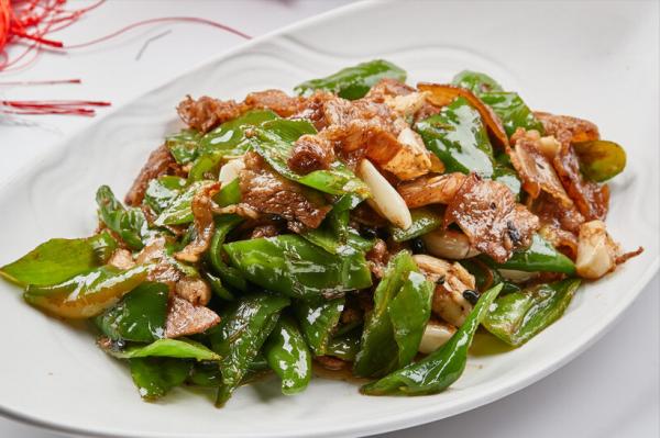 辣椒炒肉,先炒肉還是辣椒?掌握正確炒制順序,豬肉鮮香辣椒入味 辣椒炒肉,先炒肉還是辣椒?掌握正確炒制順序,豬肉鮮香辣椒入味