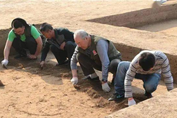 陝西一地出土皇帝珍寶，慘遭當地村民哄搶，它們為何會出現在這裡