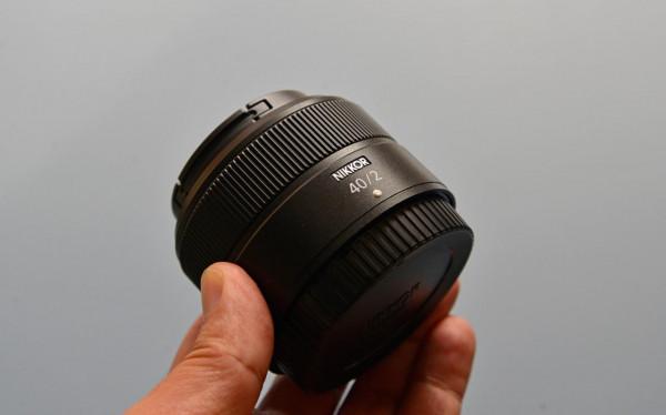尼康尼克爾 Z 40mm f/2開箱，做工用料普通，掛機佳選