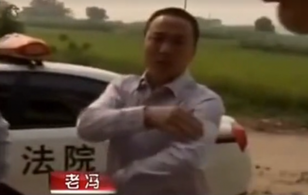 丈夫“死”後妻子改嫁，10年後“亡夫”找上門：老婆房子都是我的