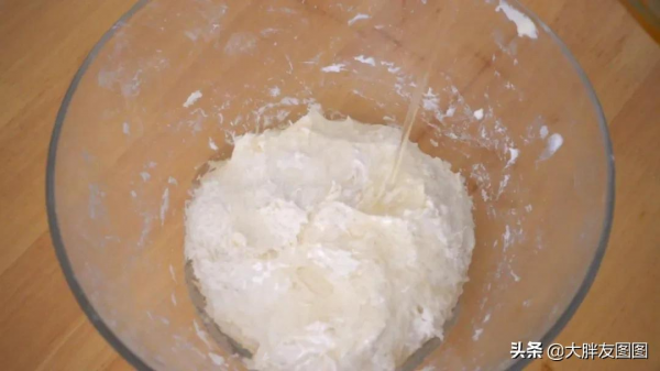 4種材料,不發酵,不用烤箱,自制起酥煎餅,香噴噴的麵食 4種材料,不發酵,不用烤箱,自制起酥煎餅,香噴噴的麵食