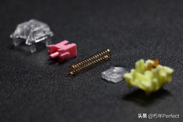 HELLO GANSS HS108T 三模熱插拔機械鍵盤開箱評測 HELLO GANSS HS108T 三模熱插拔機械鍵盤開箱評測