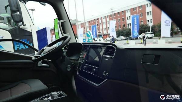 解放輕卡一體化E/E架構和自主整車控制軟體