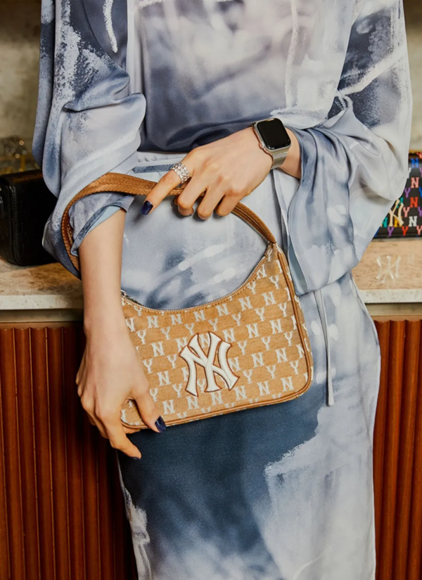 你的包包該換了!這4款揹出去就被誇時髦 你的包包該換了!這4款揹出去就被誇時髦