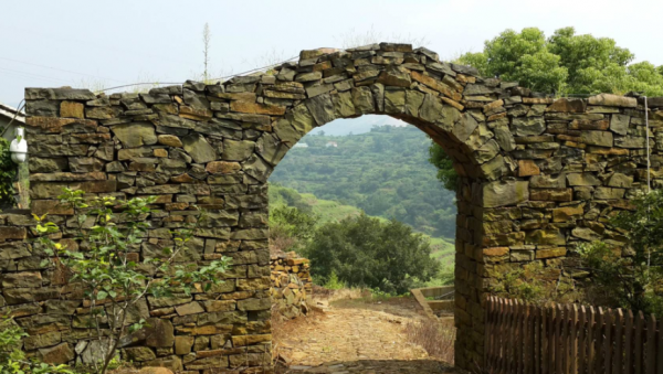 臻曦文化｜火山口上的石頭村