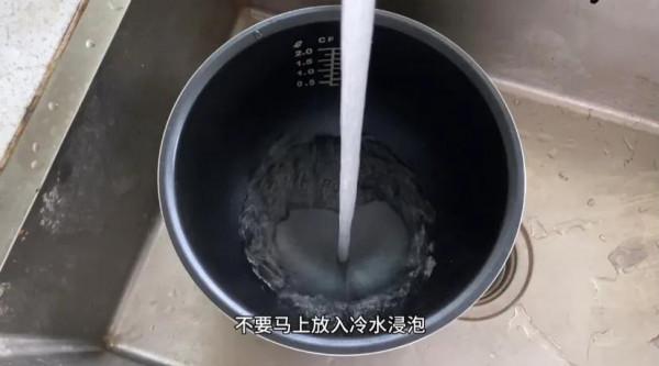 電飯鍋內膽塗層脫落還能用嗎?對人體有毒害嗎?有些出乎意料 電飯鍋內膽塗層脫落還能用嗎?對人體有毒害嗎?有些出乎意料
