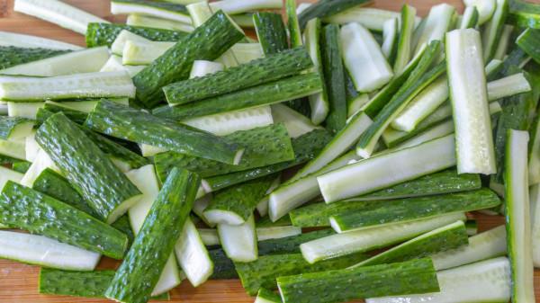 12道家常菜的做法，6熱菜，4冷盤，2湯，簡單易學，適合上班族