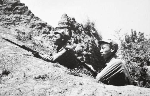 100人深入日軍腹地奇襲機場，全殲日守軍擊斃機場司令，我軍0傷亡