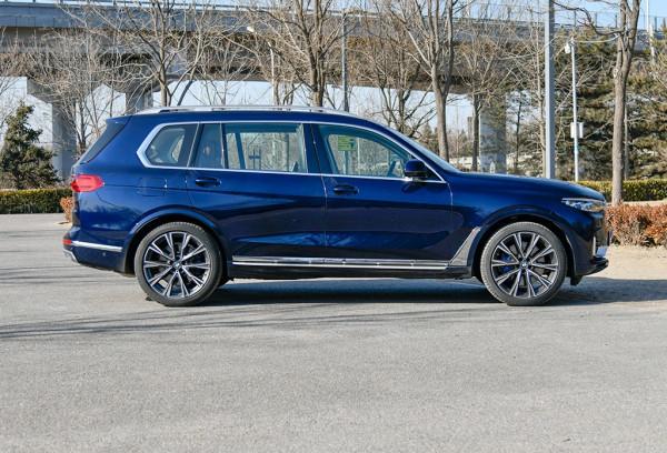 自駕出遊遇暴雨?不要慌!擁有一輛SUV最保險 3款全尺寸7座SUV推薦 自駕出遊遇暴雨?不要慌!擁有一輛SUV最保險 3款全尺寸7座SUV推薦