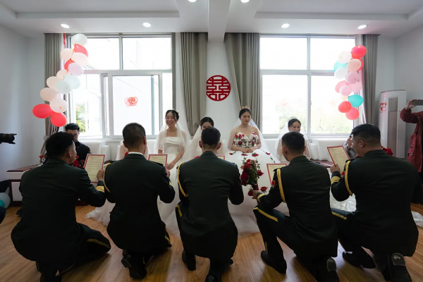 浪漫軍婚:軍車當婚車,嫁人就嫁軍隊好兒郎 浪漫軍婚:軍車當婚車,嫁人就嫁軍隊好兒郎