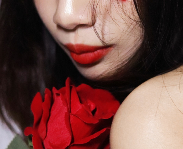 紅玫瑰魔女萬聖妝，撩動了誰的心？