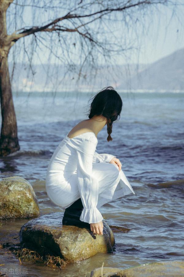 幸好，她在那條彎路上又拐了回來