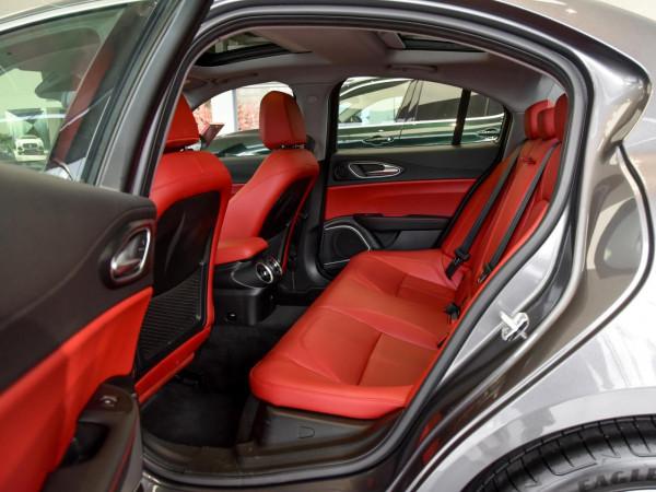 歐洲原裝進口，280馬力法拉利血統，豪華三廂7L油耗，實拍Giulia