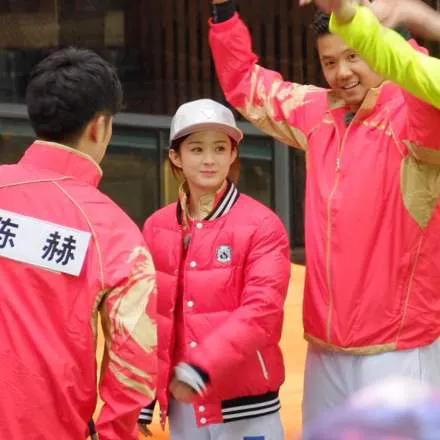 趙麗穎參加過一期跑男,大家都很照顧穎寶,唯有鄭愷撕我們穎寶 趙麗穎參加過一期跑男,大家都很照顧穎寶,唯有鄭愷撕我們穎寶