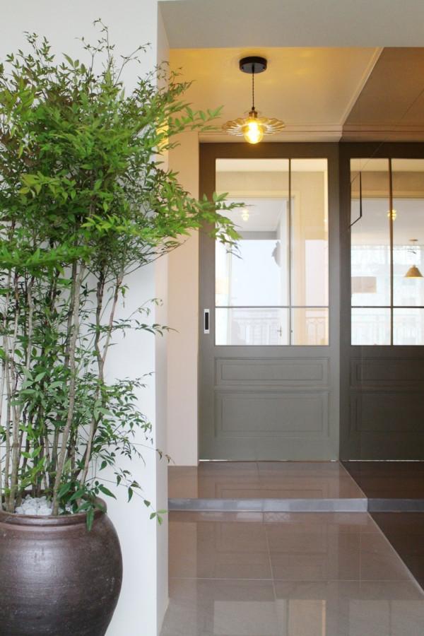 二手房按照父母喜好來改造，簡簡單單談不上奢華，舒適感卻很強烈