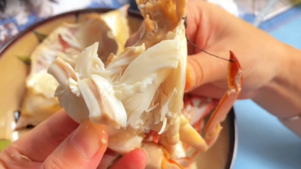 趁著梭子蟹還肥，趕緊吃個痛快！鹽焗梭子蟹，吃起來