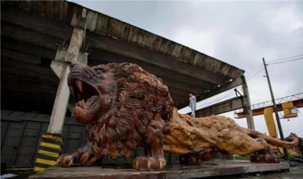 投200萬雕一巨獅300萬沒賣,開價1000萬沒人要,當廢品擱置5年 投200萬雕一巨獅300萬沒賣,開價1000萬沒人要,當廢品擱置5年