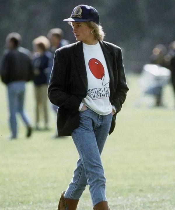 迪士尼女明星被嚇成一團？不愧是你毛曉彤