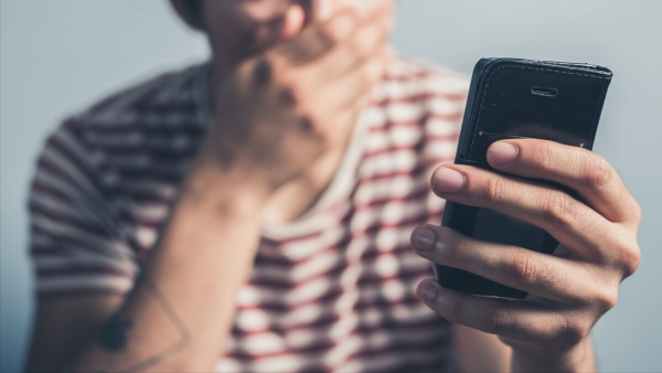 一箇中年人的作死之路，不值得同情，卻值得反思