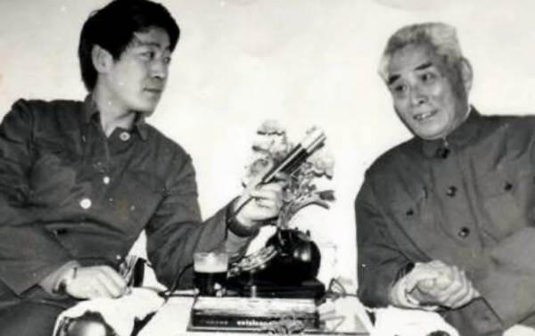 1989年，黃維訪問臺灣前夕，國民黨方面力勸他留在臺灣，被他拒絕