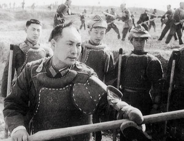 1998年張萬年在美國西點軍校演講，短短几句話，臺下響起熱烈掌聲